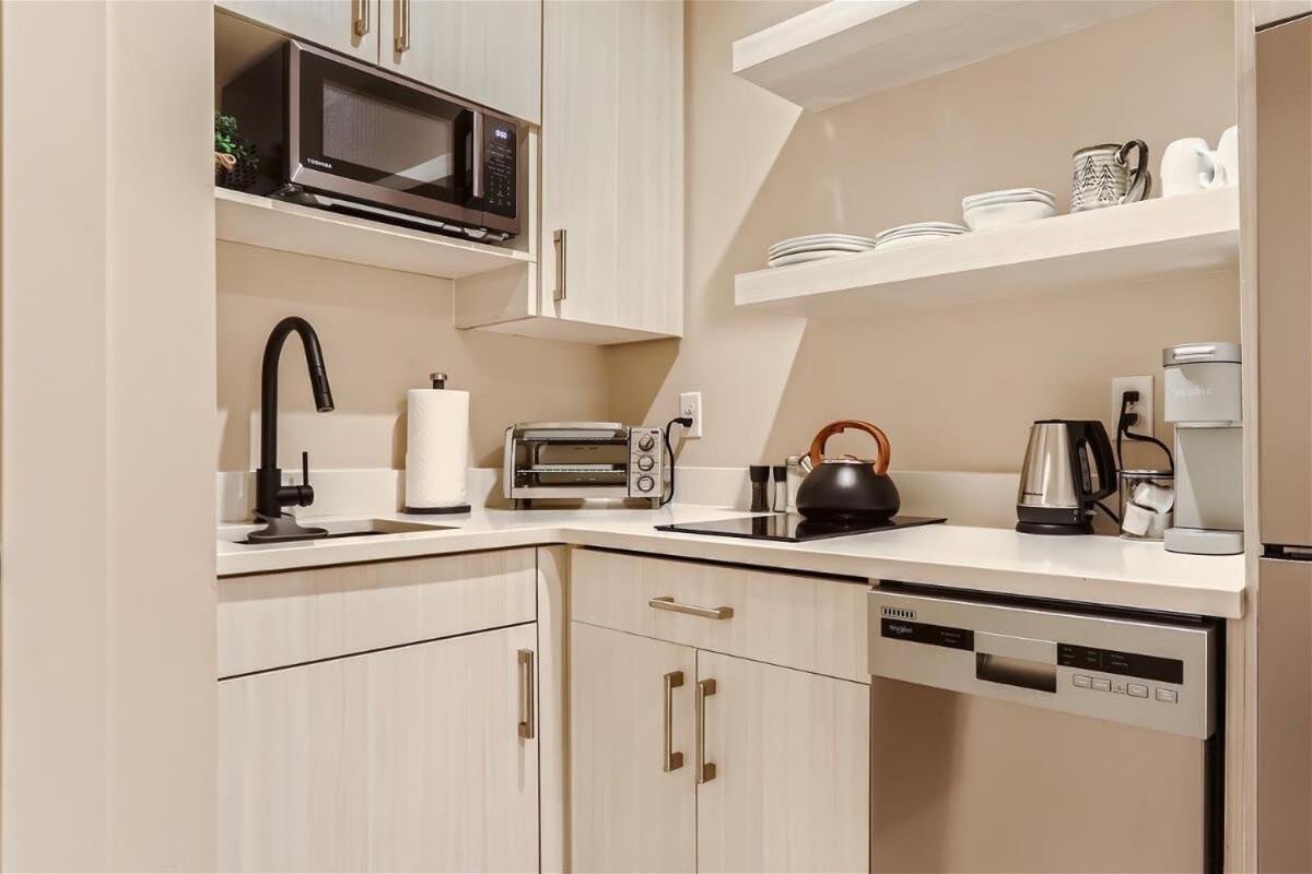 Serenity At Sloan'S 1-Br With A Modern Twist DEN Esterno foto