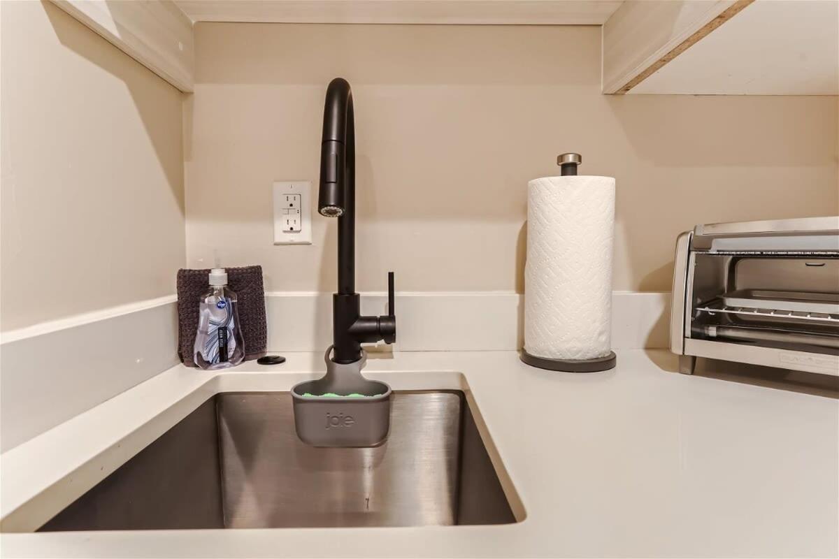 Serenity At Sloan'S 1-Br With A Modern Twist DEN Esterno foto