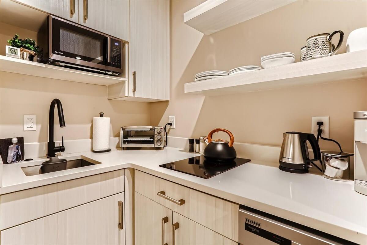 Serenity At Sloan'S 1-Br With A Modern Twist DEN Esterno foto