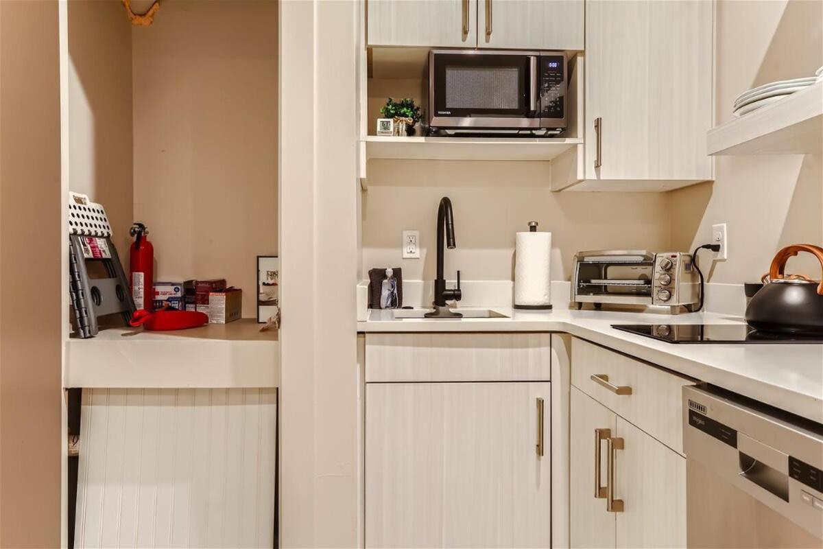 Serenity At Sloan'S 1-Br With A Modern Twist DEN Esterno foto