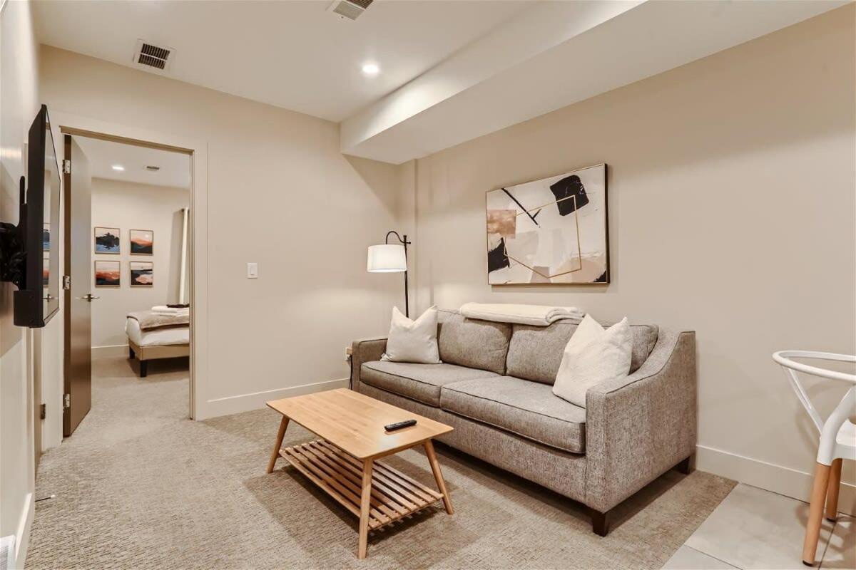 Serenity At Sloan'S 1-Br With A Modern Twist DEN Esterno foto